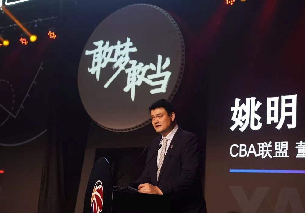 ——没有提前换下厄德高我们有五名替补，而且在某些位置人手也很短缺，我们必须优先考虑让谁休息。